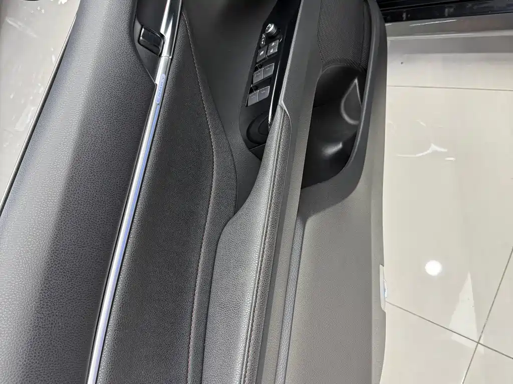 Toyota Camry 2022 — фото 17