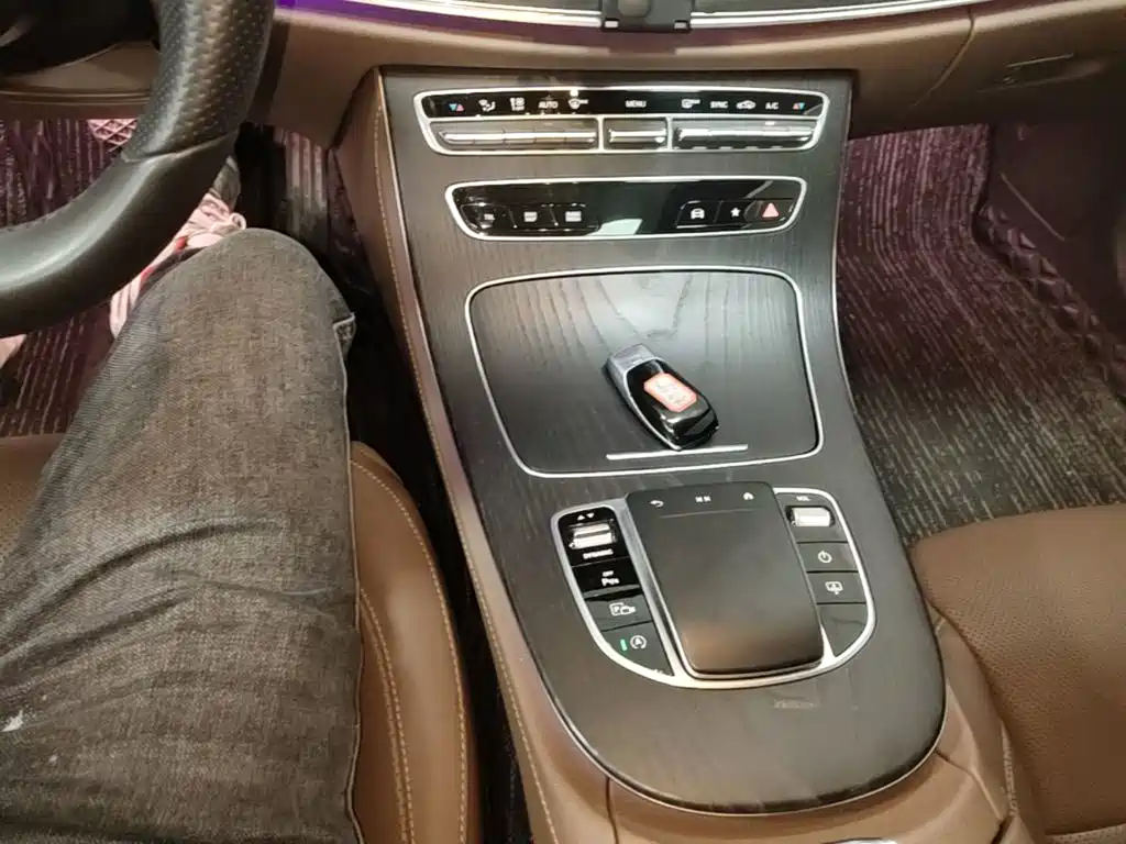 Mercedes-Benz E-Class 2021 — фото 14