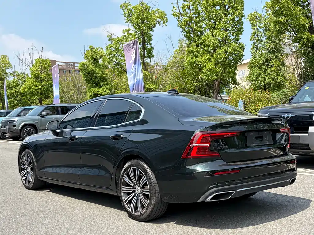 Volvo S60 2020 — фото 14