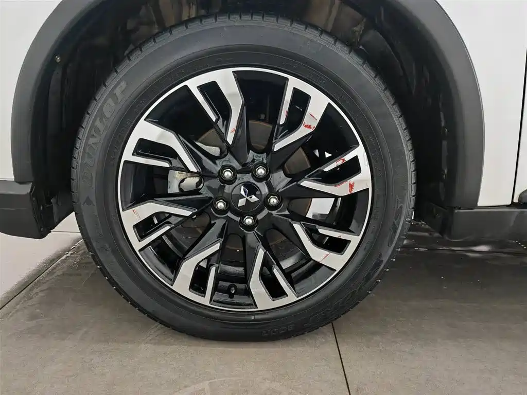 Mitsubishi Outlander 2020 — фото 17