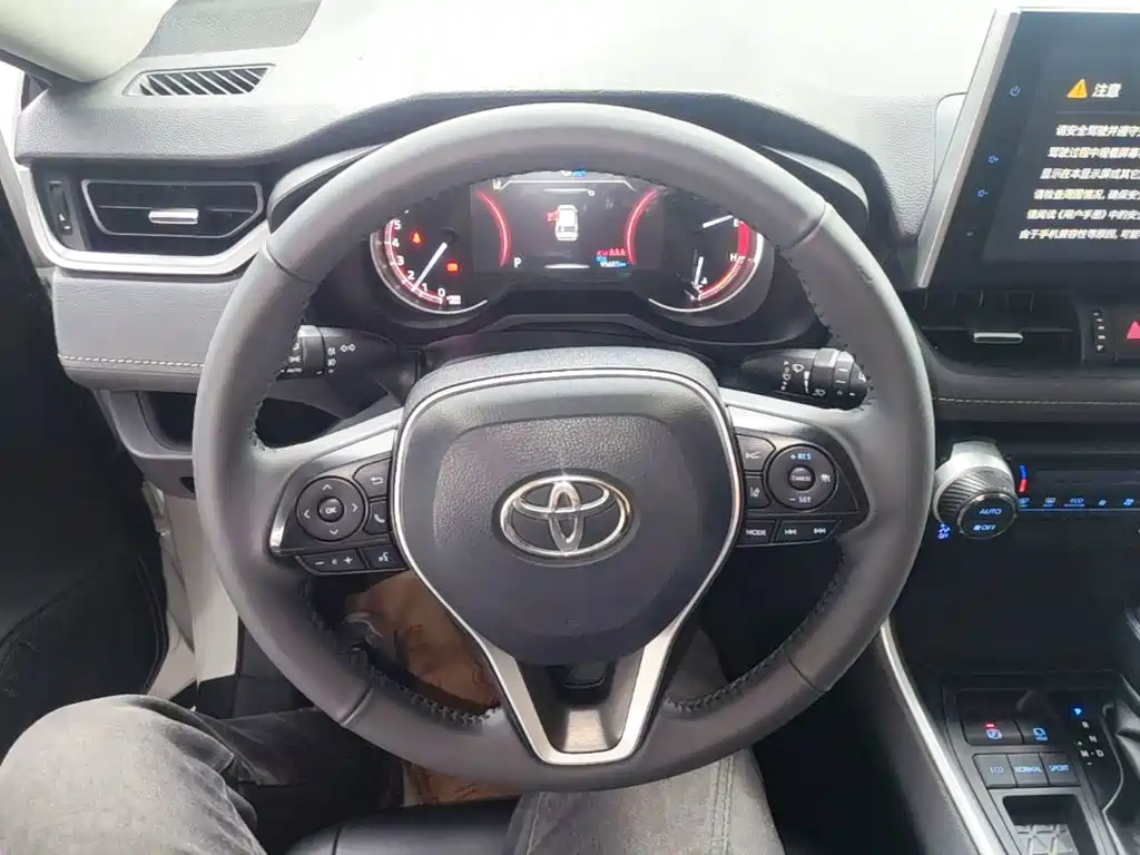 Toyota RAV4 2021 — фото 11