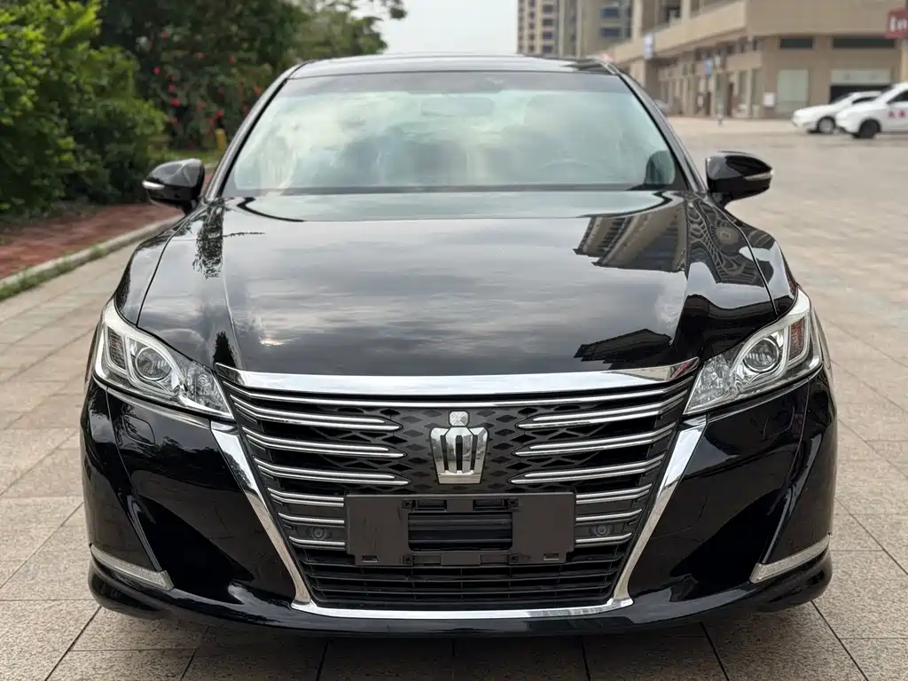 Toyota Crown 2017 — фото 1