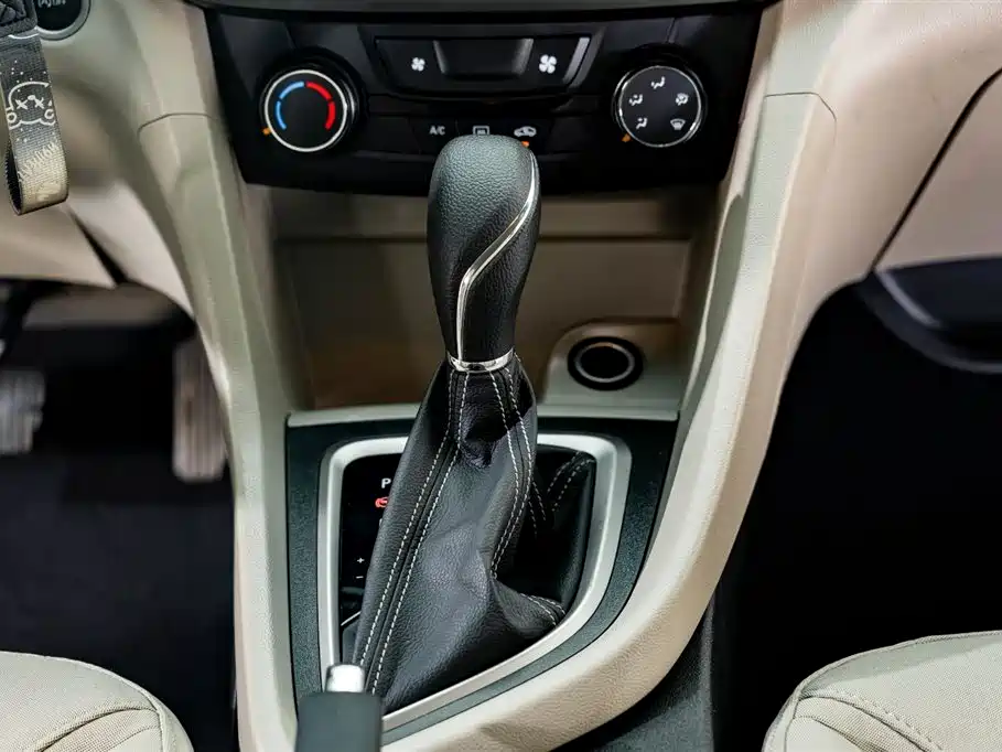 Buick Excelle 2017 — фото 13