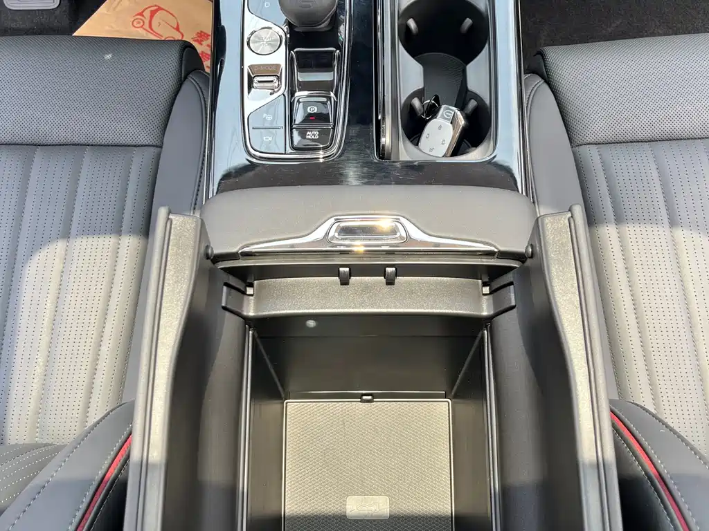 GAC Motor Trumpchi E9 2025 — фото 23
