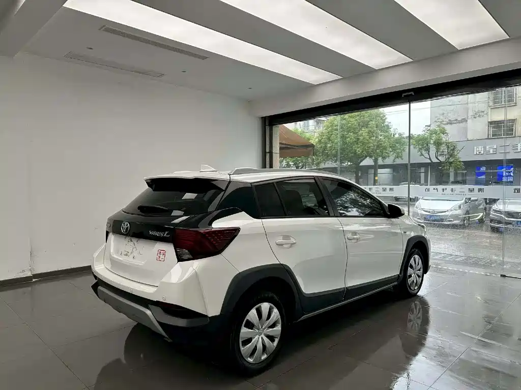 Toyota Yaris L 2020 — фото 9