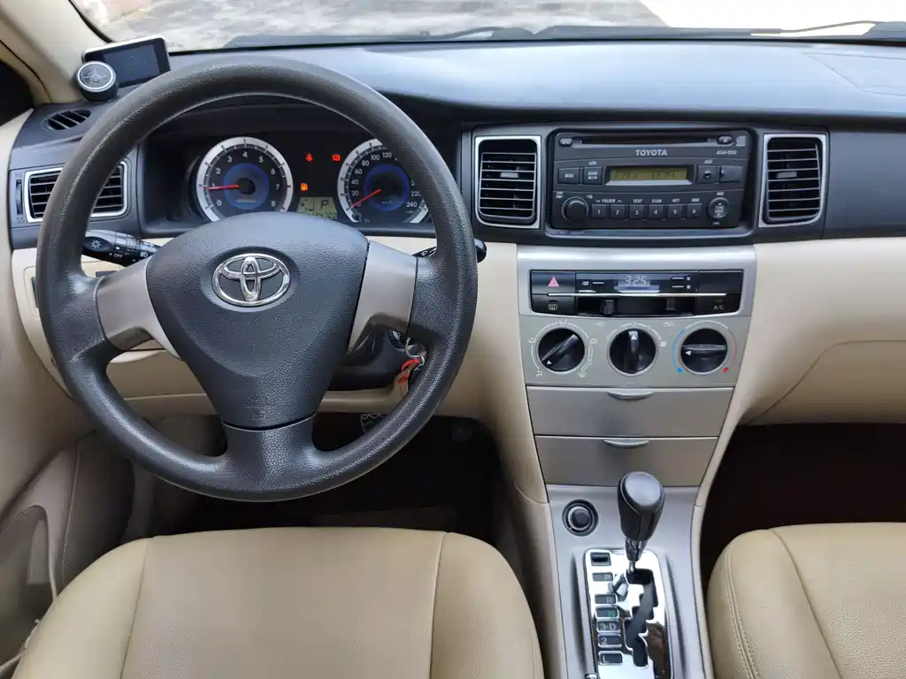 Toyota Corolla 2014 — фото 14