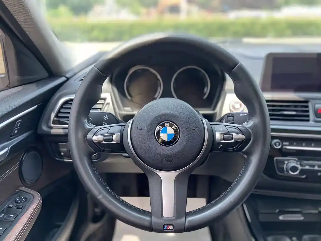 BMW 1 Series 2020 — фото 13