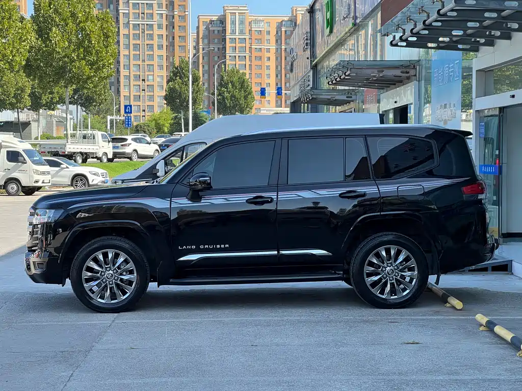 Toyota Land Cruiser 2024 — фото 4