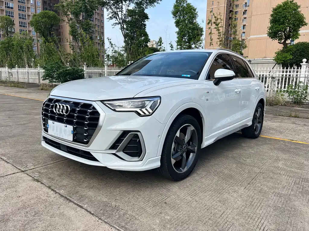Audi Q3 2022 — фото 1