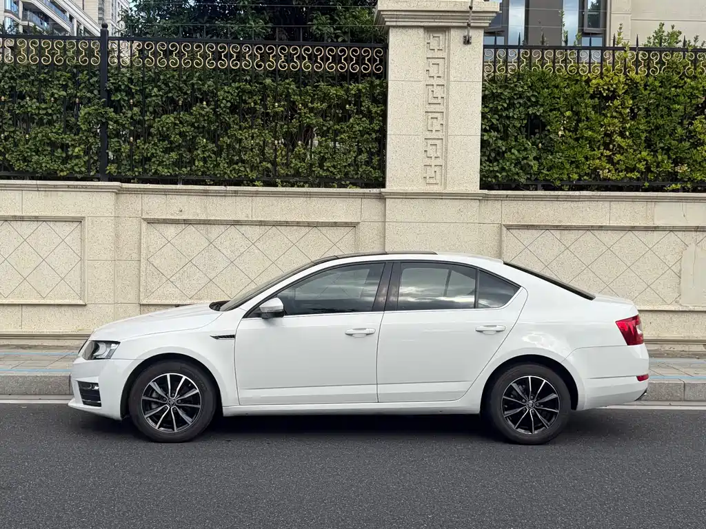 Skoda Octavia 2017 — фото 3