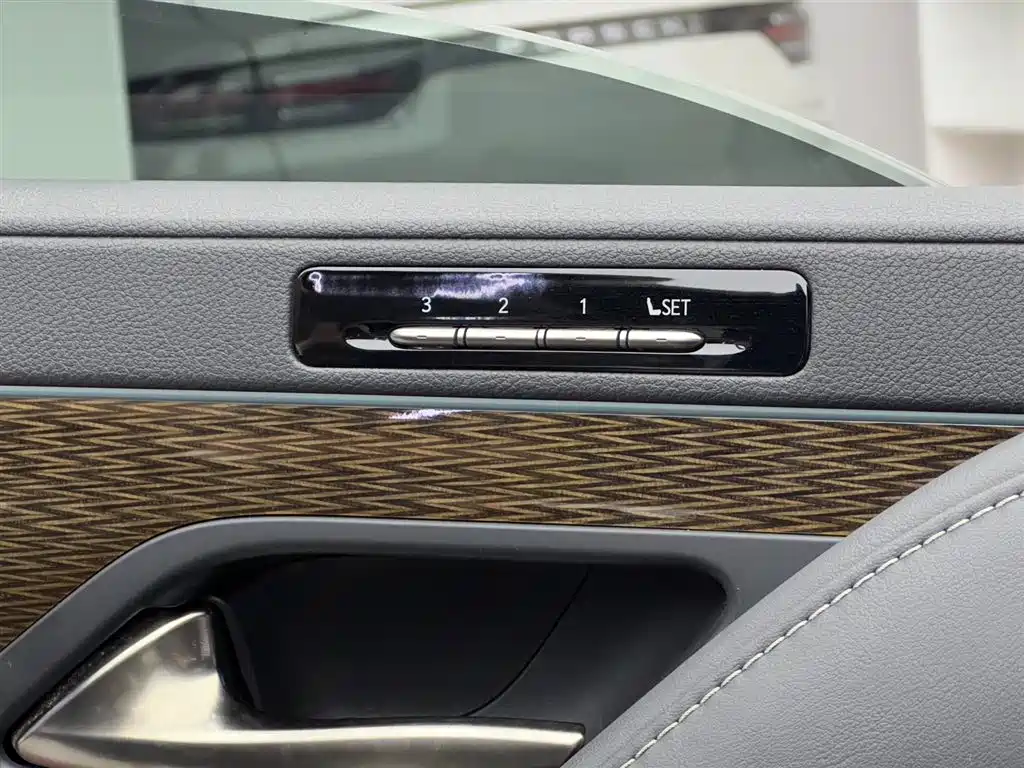 Lexus LX 2023 — фото 17