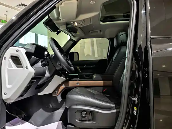 Land Rover Defender 2022