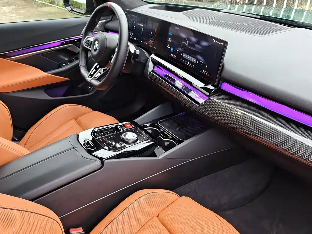 BMW M5 New Energy 2024 — фото 26