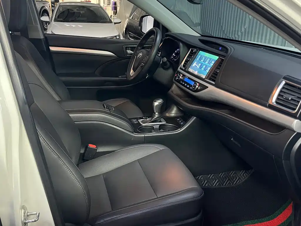 Toyota Highlander 2020 — фото 18