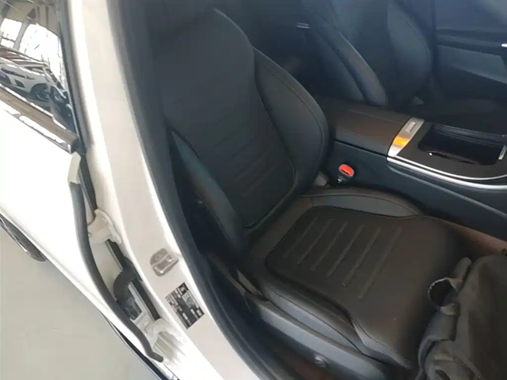 Mercedes-Benz C-Class 2025 — фото 20