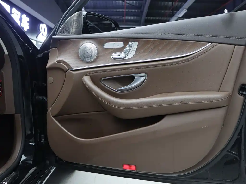 Mercedes-Benz E-Class 2021 — фото 17