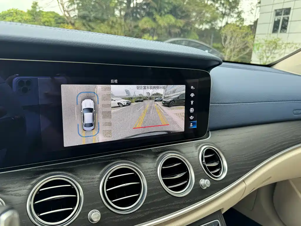 Mercedes-Benz E-Class 2022 — фото 10