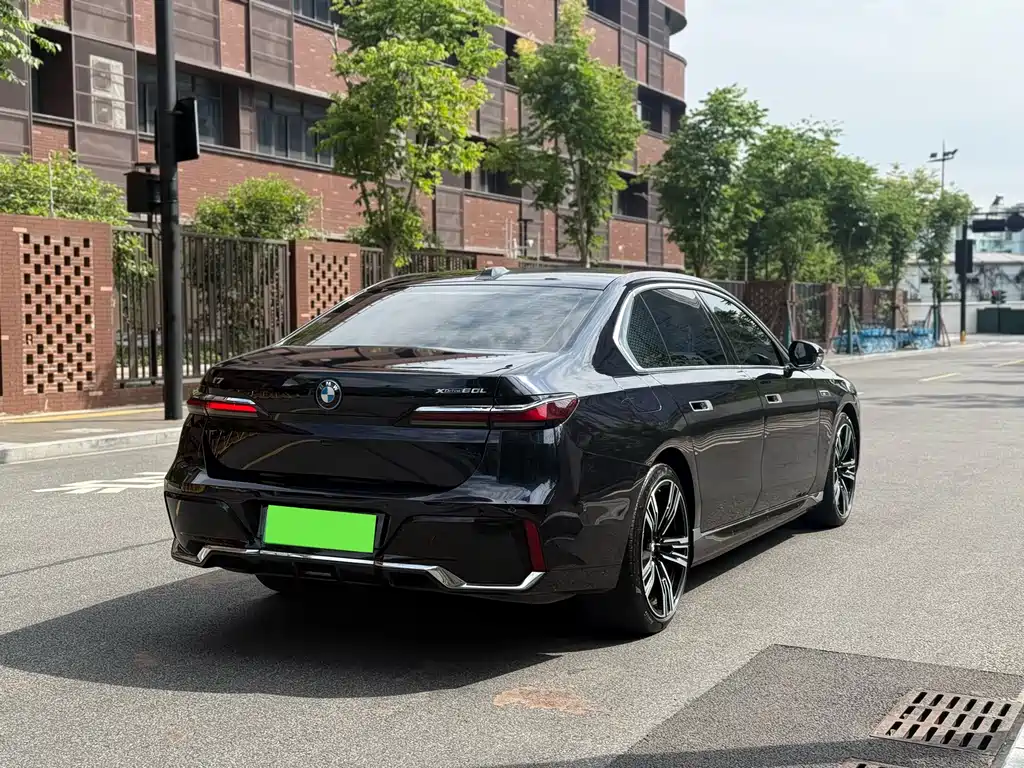 BMW i7 2023 — фото 13