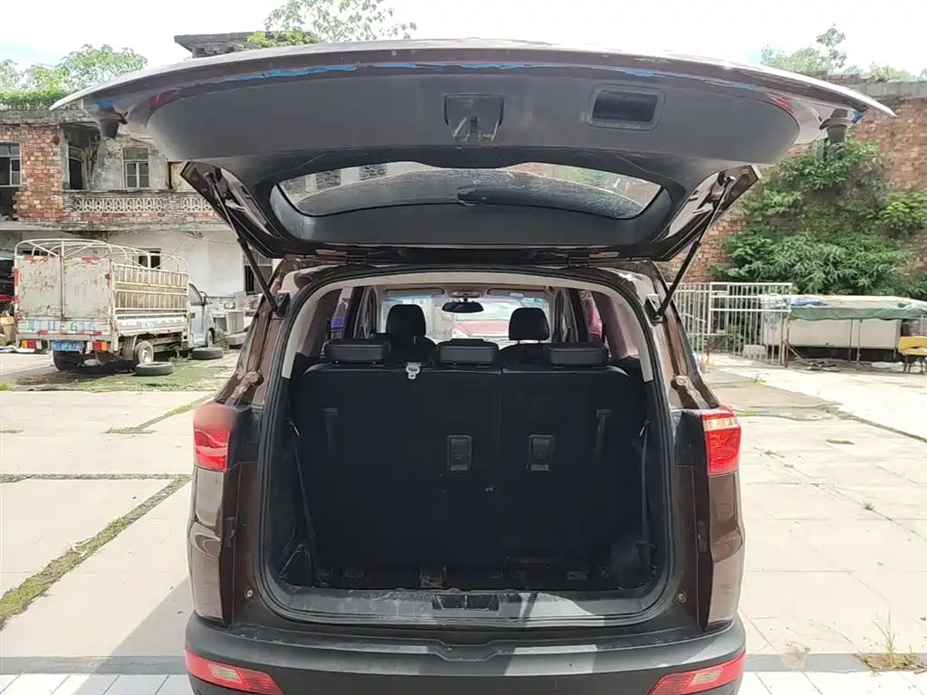 Wuling Hongguang S3 2018 — фото 19