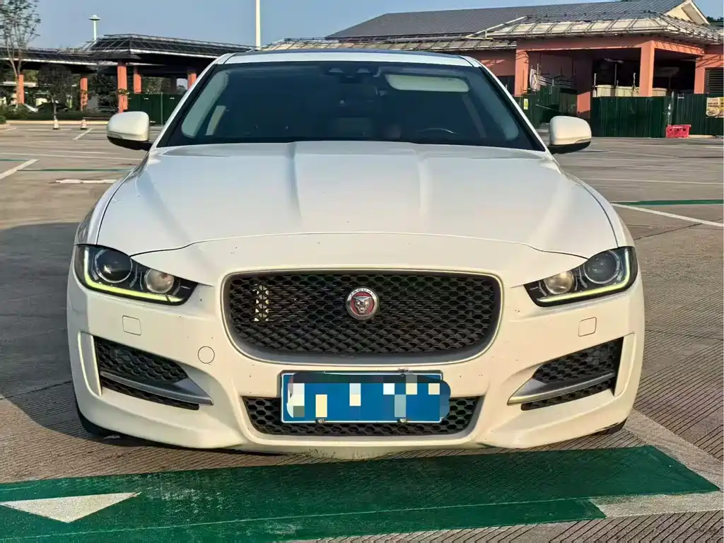 Jaguar XE 2017 — фото 2