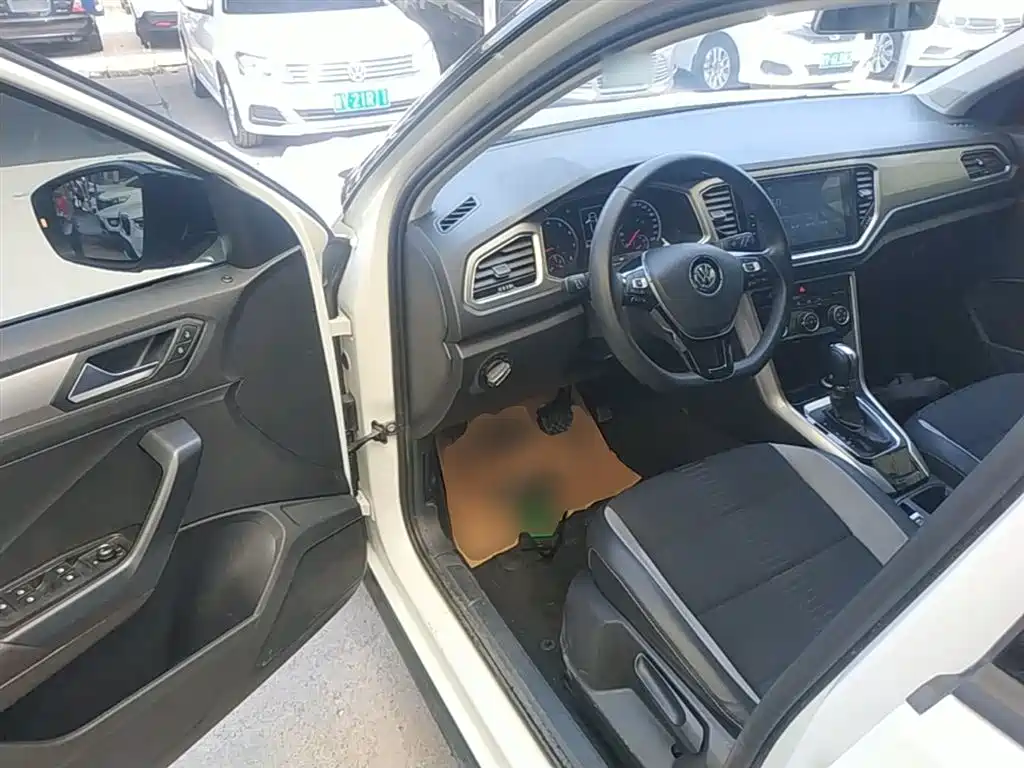 Volkswagen T-Roc 2018 — фото 16