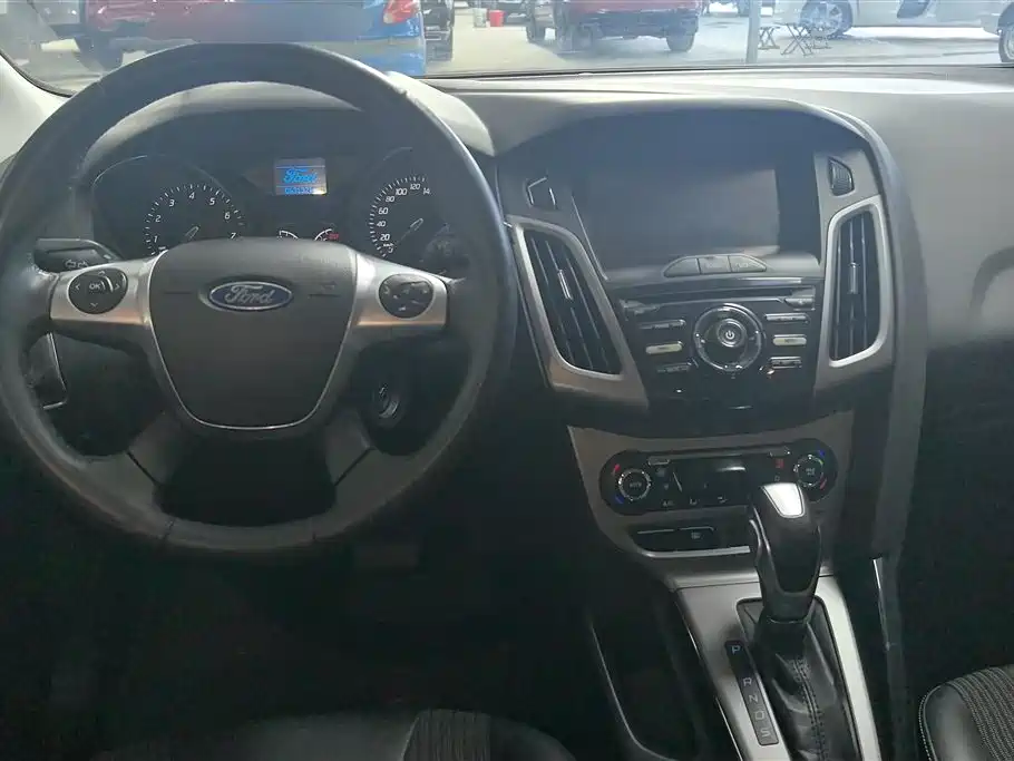Ford Focus 2014 — фото 12
