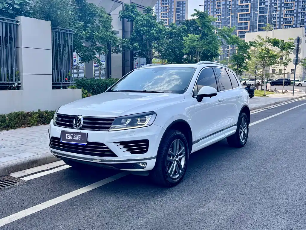 Volkswagen Touareg 2017 — фото 1