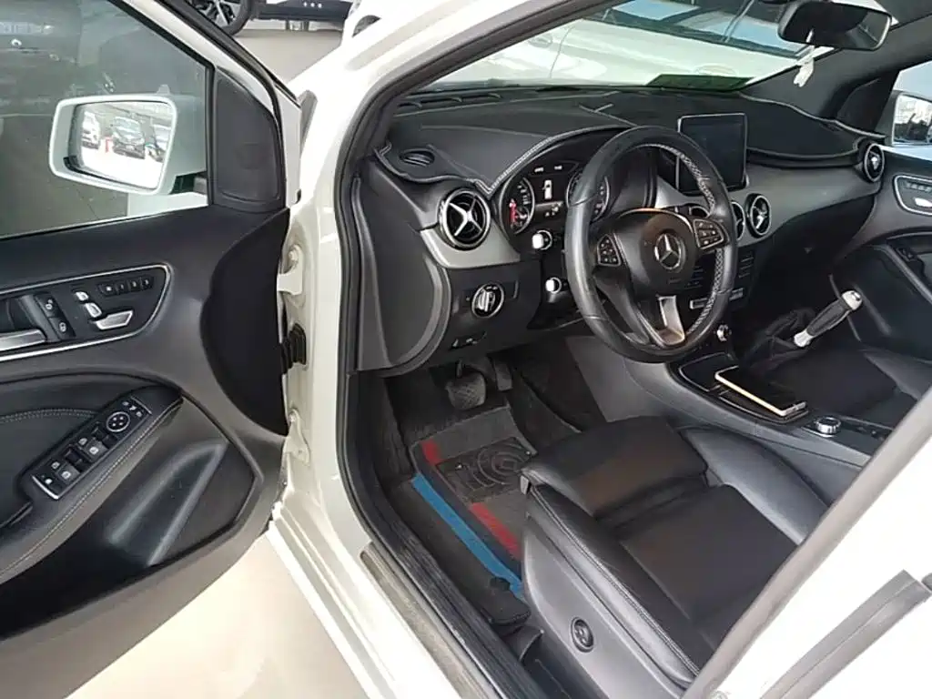 Mercedes-Benz B-Class 2017 — фото 16
