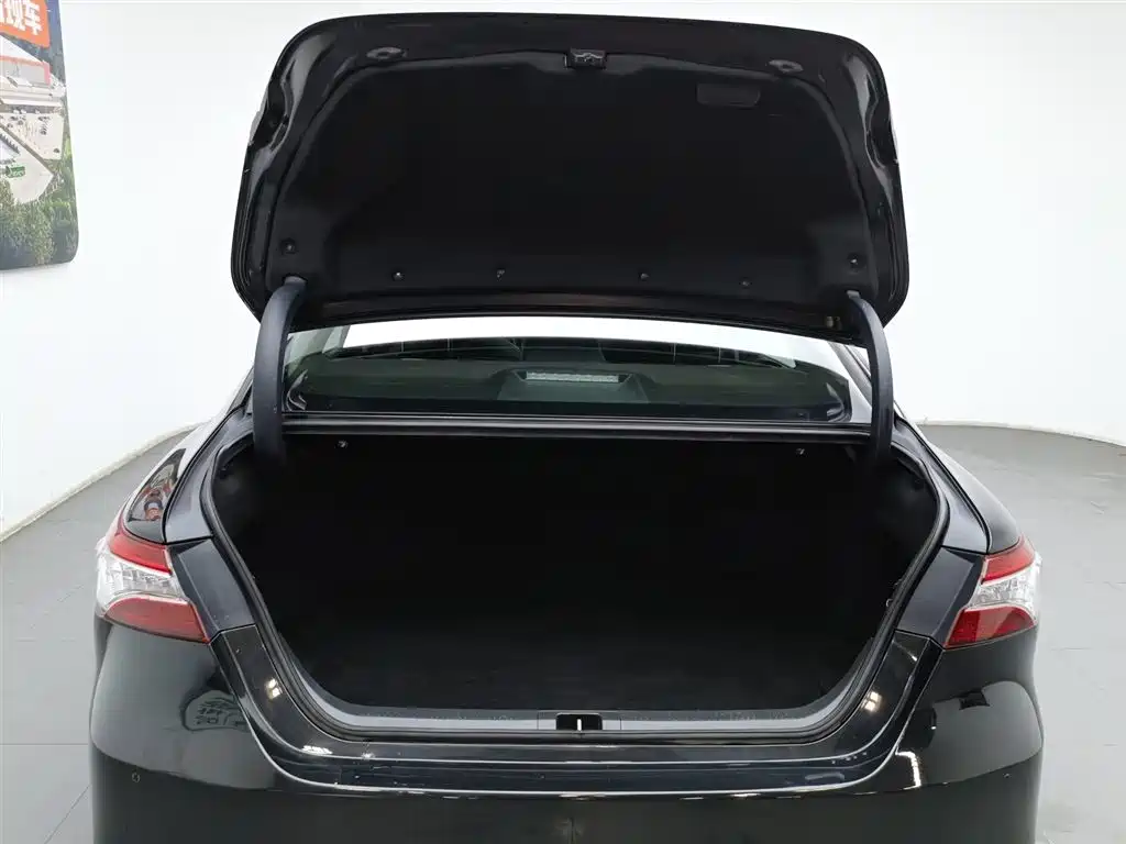 Toyota Camry 2022 — фото 16