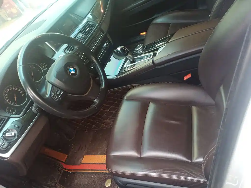 BMW 5 Series 2017 — фото 11