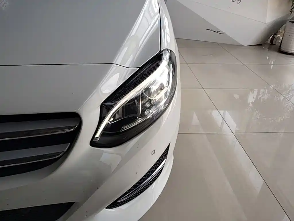 Mercedes-Benz B-Class 2017 — фото 24