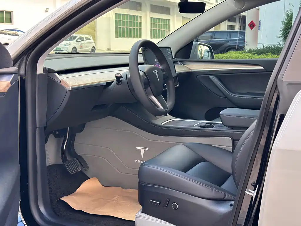 Tesla Model Y 2023 — фото 15