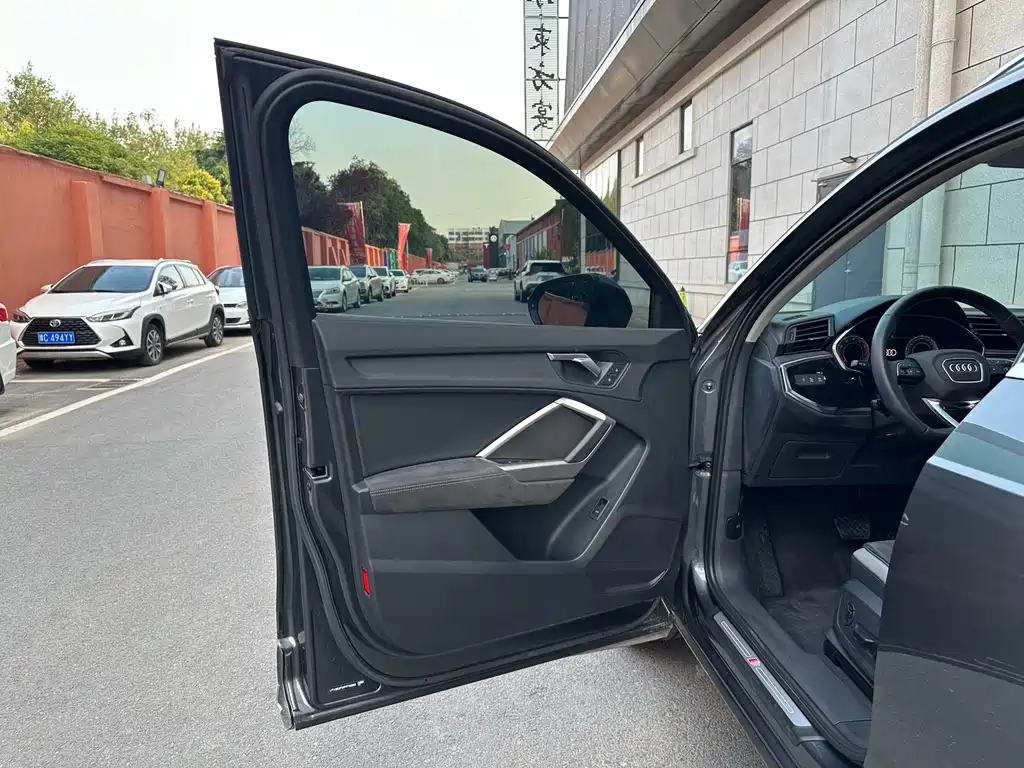 Audi Q3 2023 — фото 18