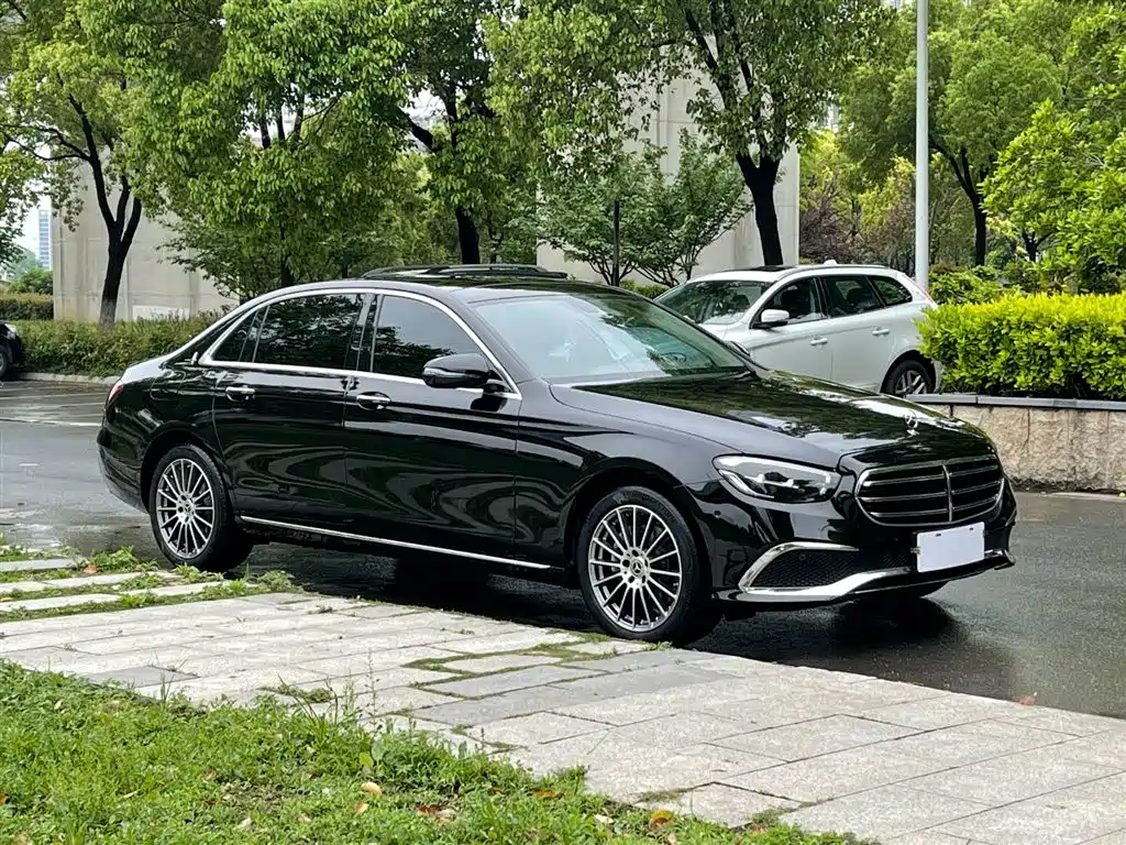 Mercedes-Benz E-Class 2023 — фото 4