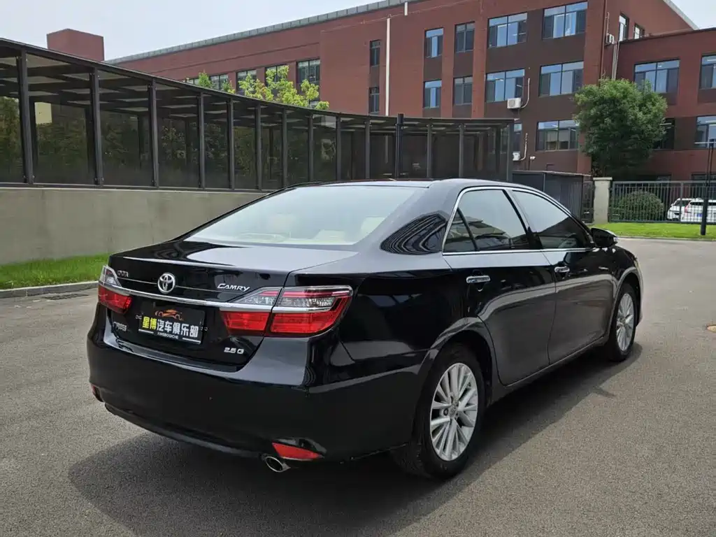Toyota Camry 2015 — фото 4
