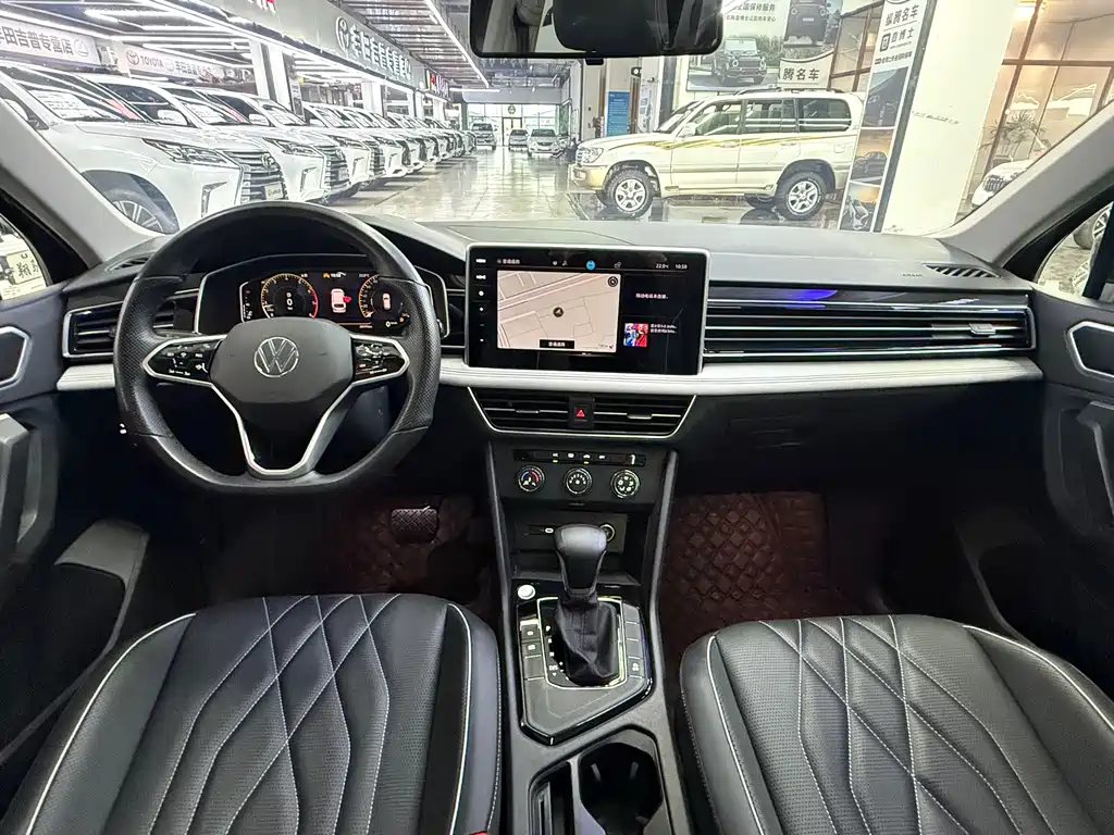 Volkswagen Tiguan L 2023 — фото 10