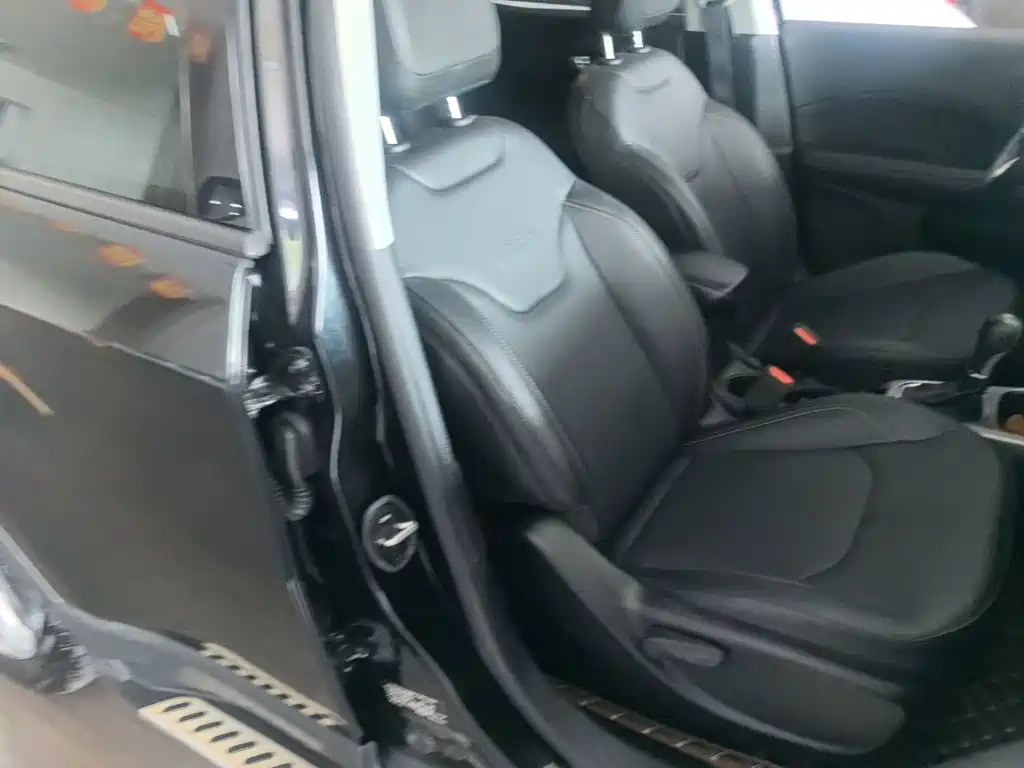 Jeep Compass 2018 — фото 25