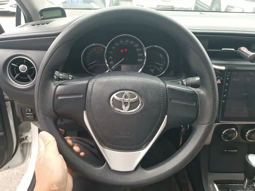 Toyota Corolla 2018 — фото 11