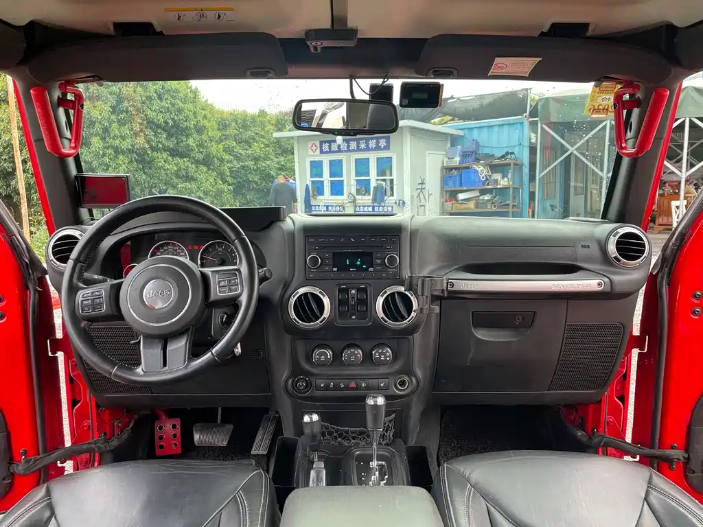 Jeep Wrangler 2018 — фото 13