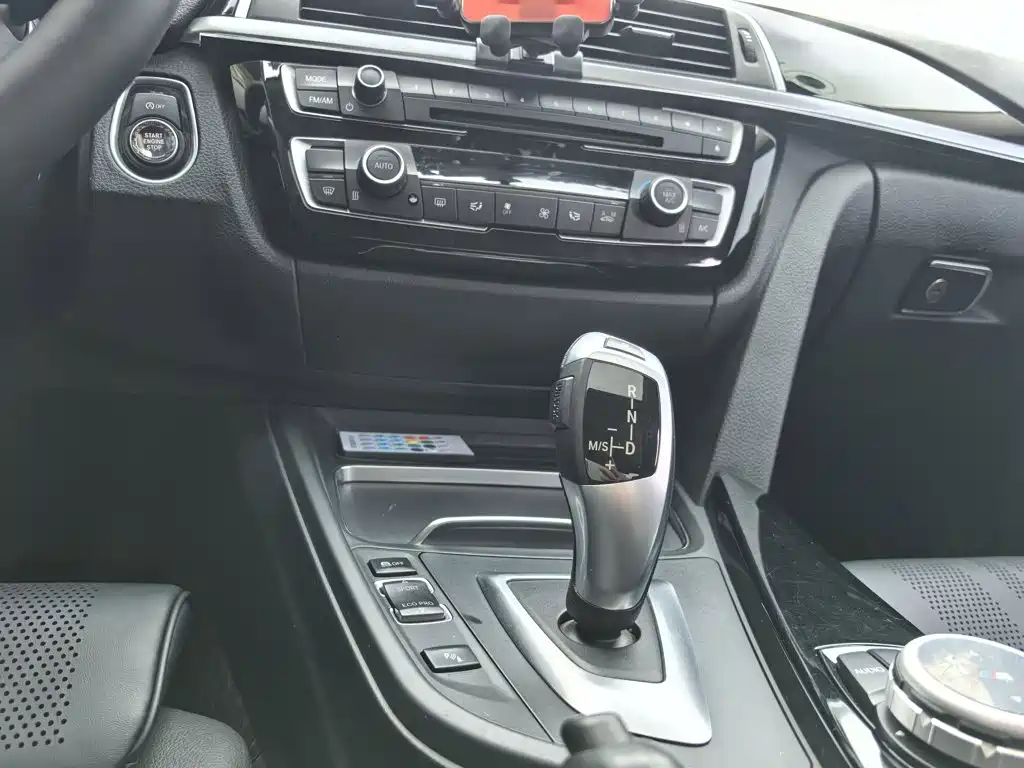 BMW 3 Series 2017 — фото 17