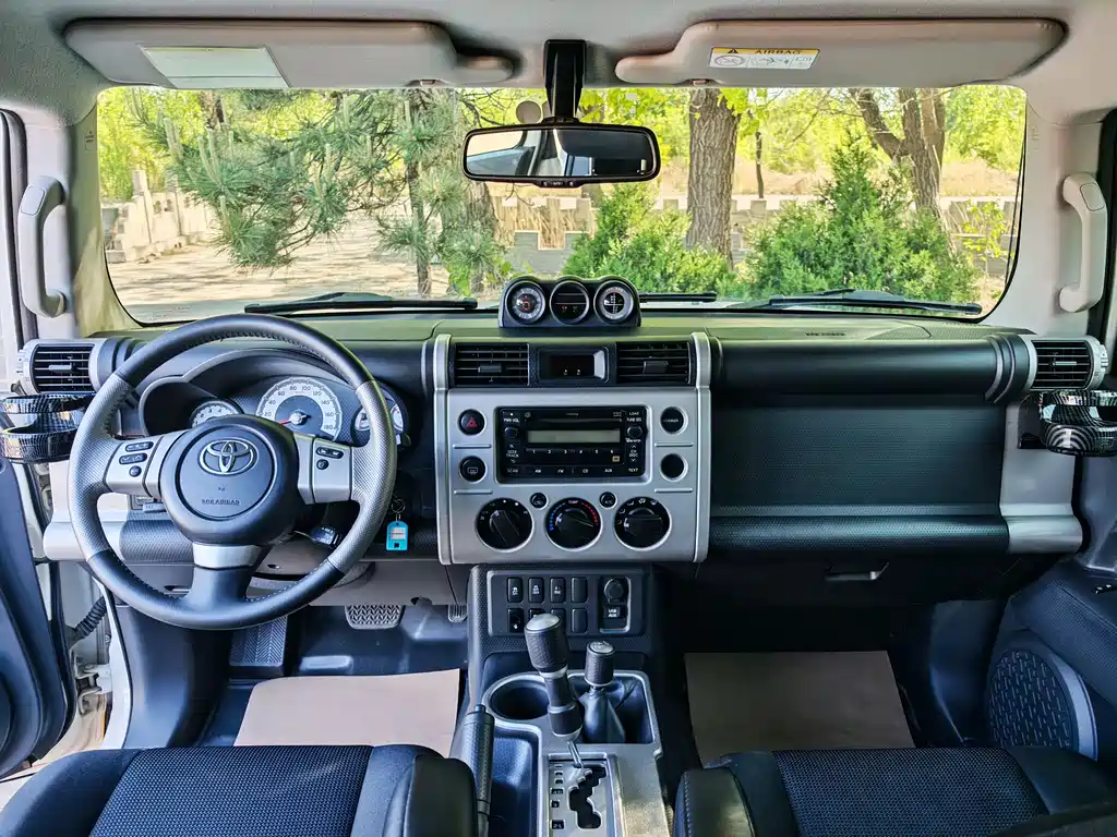 Toyota FJ Cruiser 2018 — фото 11