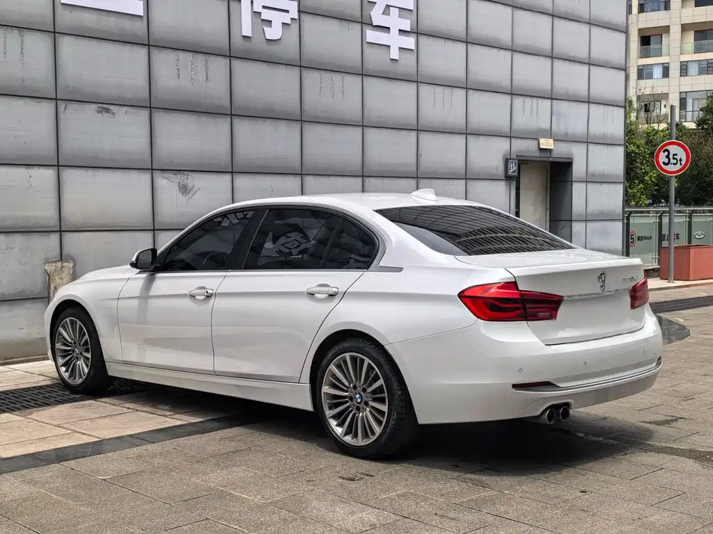 BMW 3 Series 2019 — фото 20