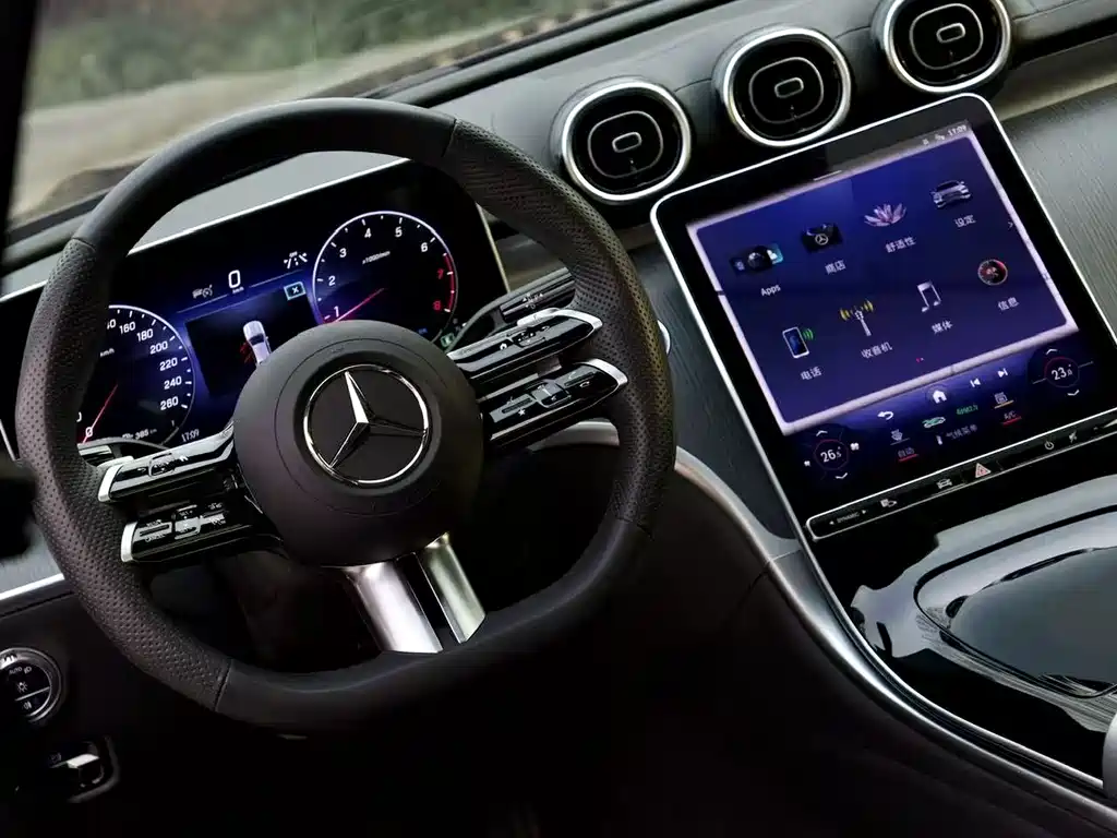 Mercedes-Benz C-Class 2024 — фото 10