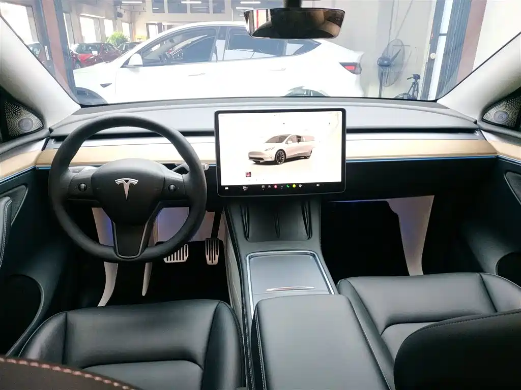 Tesla Model Y 2023 — фото 10