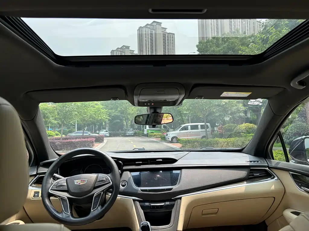 Cadillac XT5 2017 — фото 10