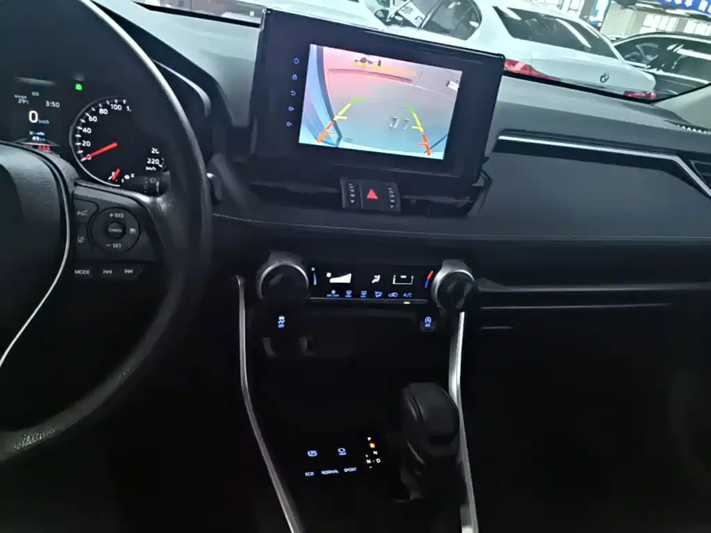 Toyota RAV4 2022 — фото 13