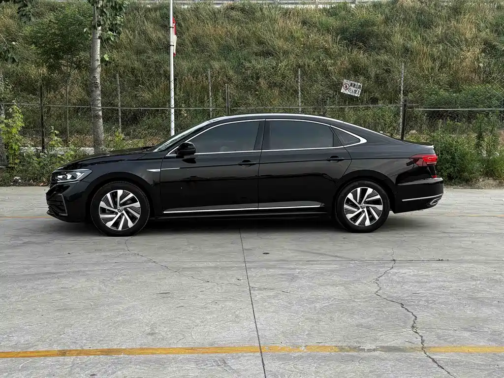 Volkswagen Passat PHEV 2022 — фото 9