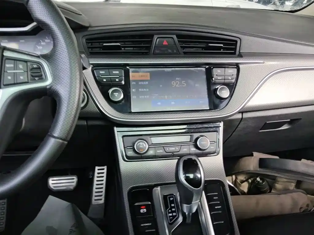 Geely Emgrand GS 2017 — фото 13