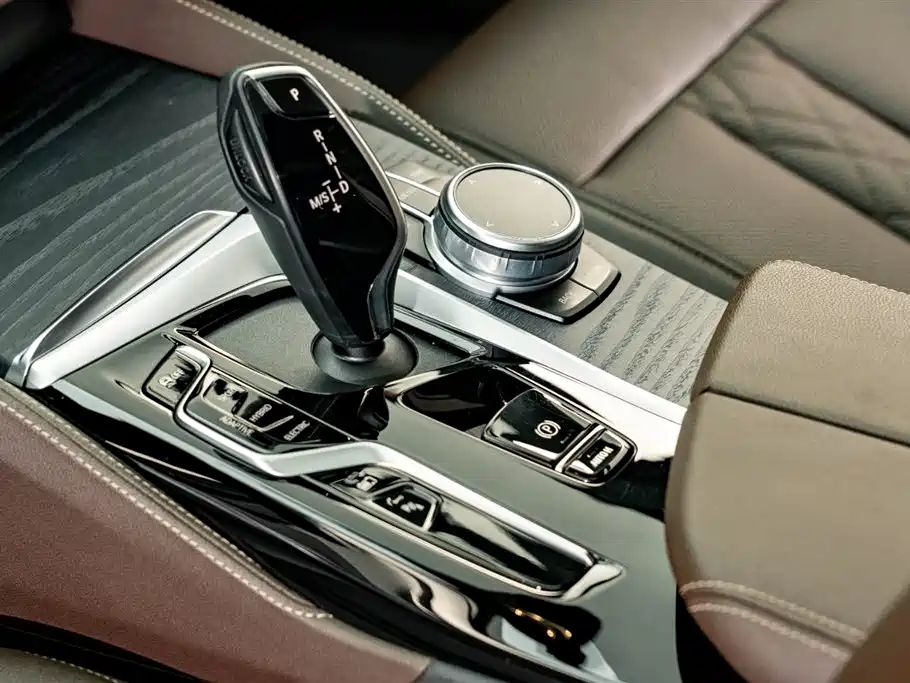BMW 5 Series New Energy 2021 — фото 11