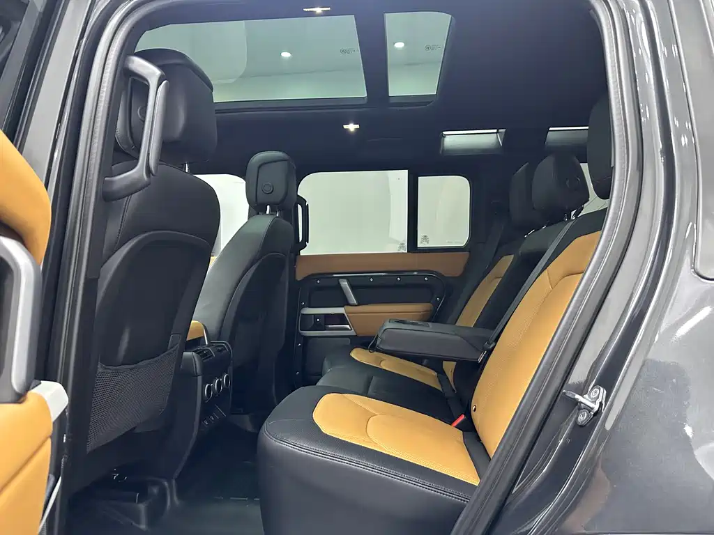 Land Rover Defender 2024 — фото 11